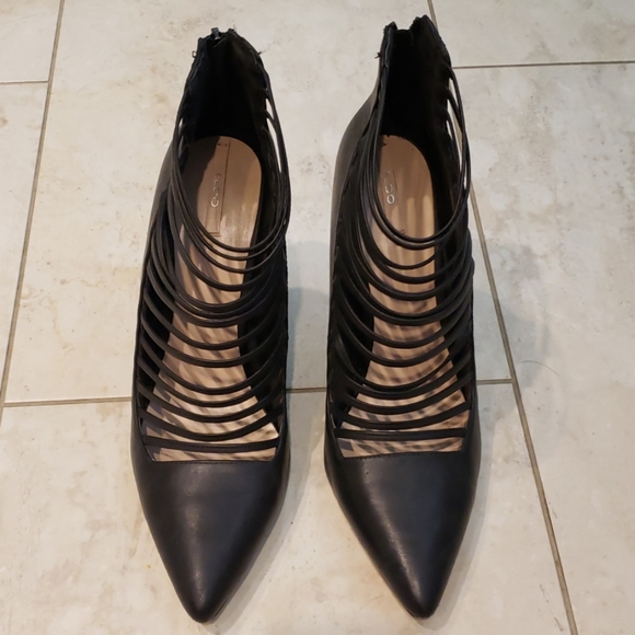 Shoes - Picture 1 of 4